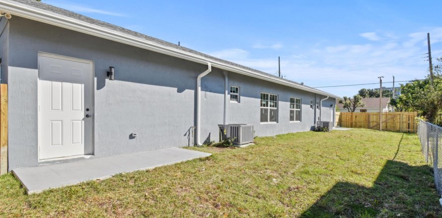 Immobilier commercial à West Palm Beach, Floride 3 chambres, 87.7 m2 № 986889