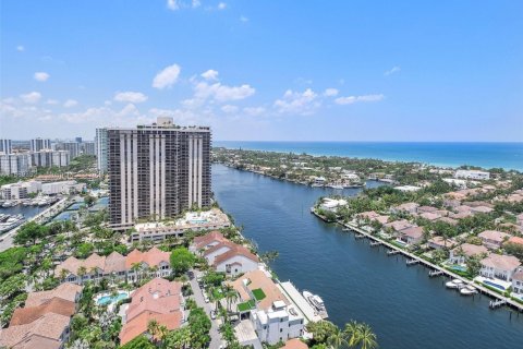 Condo in Aventura, Florida, 2 bedrooms  № 1693116 - photo 22