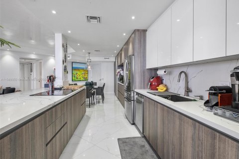 Condo in Aventura, Florida, 2 bedrooms  № 1693116 - photo 8
