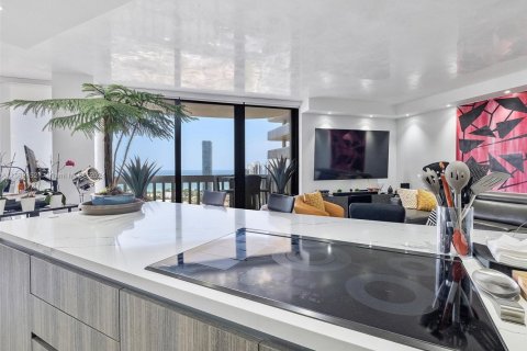 Condo in Aventura, Florida, 2 bedrooms  № 1693116 - photo 11