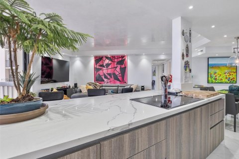 Condo in Aventura, Florida, 2 bedrooms  № 1693116 - photo 10