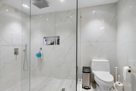Condo in Aventura, Florida, 2 bedrooms  № 1693116 - photo 16