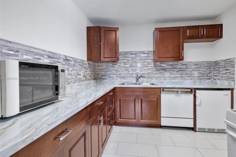 Condo in Aventura, Florida, 2 bedrooms  № 1693116 - photo 30