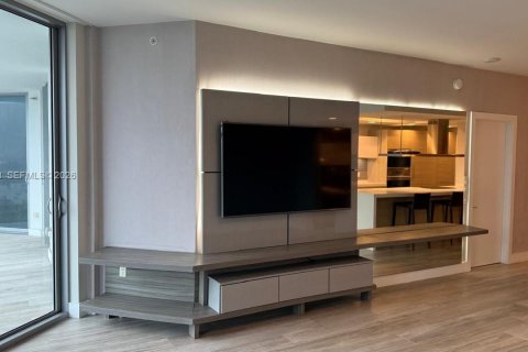 Condo in North Miami Beach, Florida, 3 bedrooms  № 2001042 - photo 4