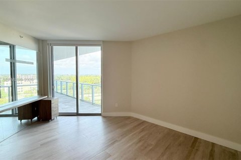 Condo in North Miami Beach, Florida, 3 bedrooms  № 2001042 - photo 6