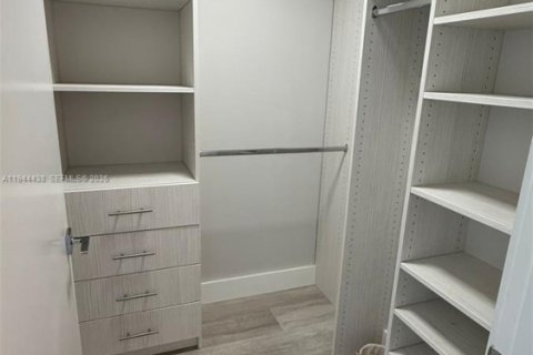 Condo in North Miami Beach, Florida, 3 bedrooms  № 2001042 - photo 20