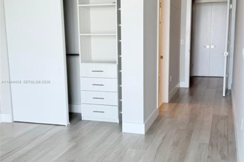 Condo in North Miami Beach, Florida, 3 bedrooms  № 2001042 - photo 18