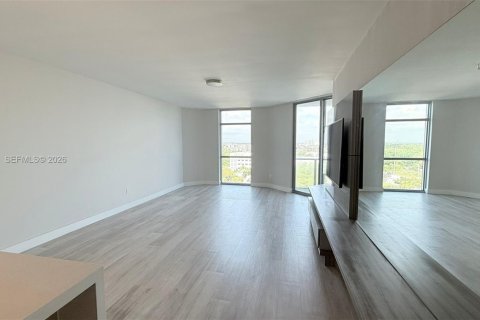 Condo in North Miami Beach, Florida, 3 bedrooms  № 2001042 - photo 7