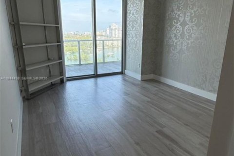 Condo in North Miami Beach, Florida, 3 bedrooms  № 2001042 - photo 16