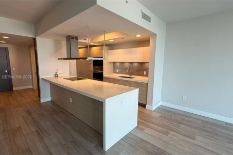 Condo in North Miami Beach, Florida, 3 bedrooms  № 2001042 - photo 3