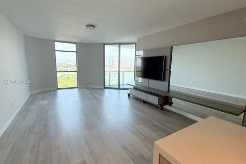 Condo in North Miami Beach, Florida, 3 bedrooms  № 2001042 - photo 5