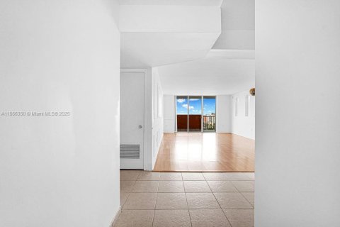 Condominio en venta en Aventura, Florida, 1 dormitorio, 82.4 m2 № 1897258 - foto 16