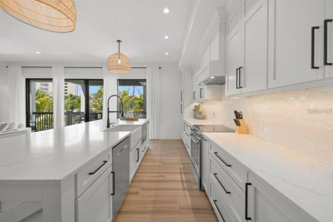 House in Sarasota, Florida 7 bedrooms, 348.38 sq.m. № 1640392 - photo 11