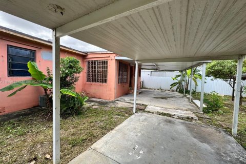 House in Opa-locka, Florida 4 bedrooms, 127.46 sq.m. № 1952497 - photo 6