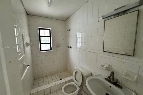 House in Opa-locka, Florida 4 bedrooms, 127.46 sq.m. № 1952497 - photo 14