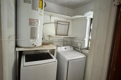 House in Opa-locka, Florida 4 bedrooms, 127.46 sq.m. № 1952497 - photo 9