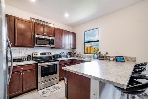 Townhouse in Homestead, Florida 3 bedrooms, 153.2 sq.m. № 2087304 - photo 4