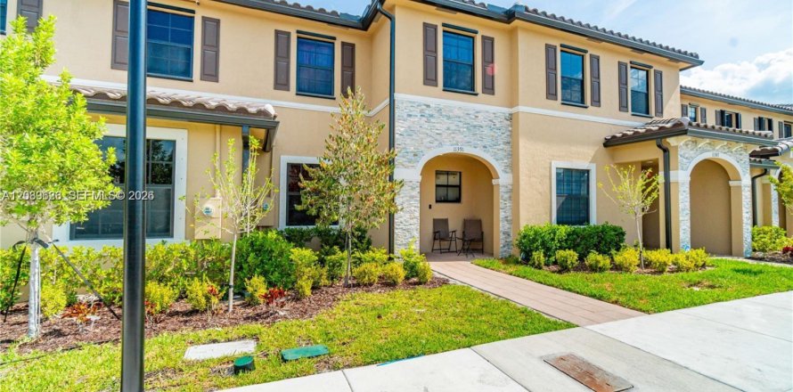 Townhouse in Homestead, Florida 3 bedrooms, 153.2 sq.m. № 2087304