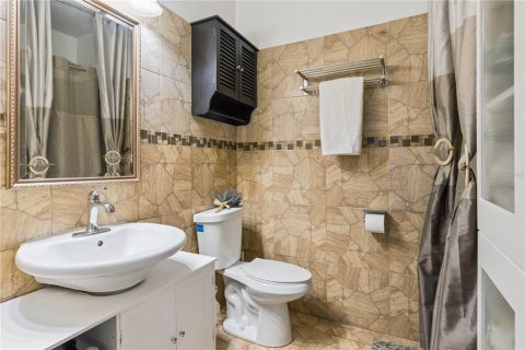Casa en venta en Kissimmee, Florida, 6 dormitorios, 246.93 m2 № 2093144 - foto 23