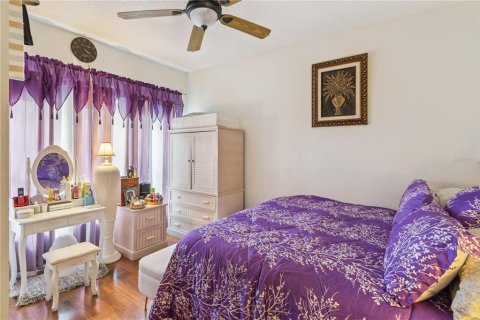 Casa en venta en Kissimmee, Florida, 6 dormitorios, 246.93 m2 № 2093144 - foto 22
