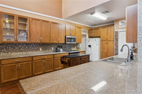 Casa en venta en Kissimmee, Florida, 6 dormitorios, 246.93 m2 № 2093144 - foto 3