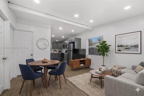 Casa en venta en Opa-locka, Florida, 4 dormitorios, 75.25 m2 № 2153638 - foto 6