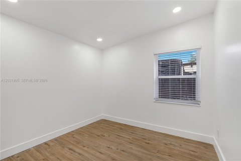 Casa en venta en Opa-locka, Florida, 4 dormitorios, 75.25 m2 № 2153638 - foto 15