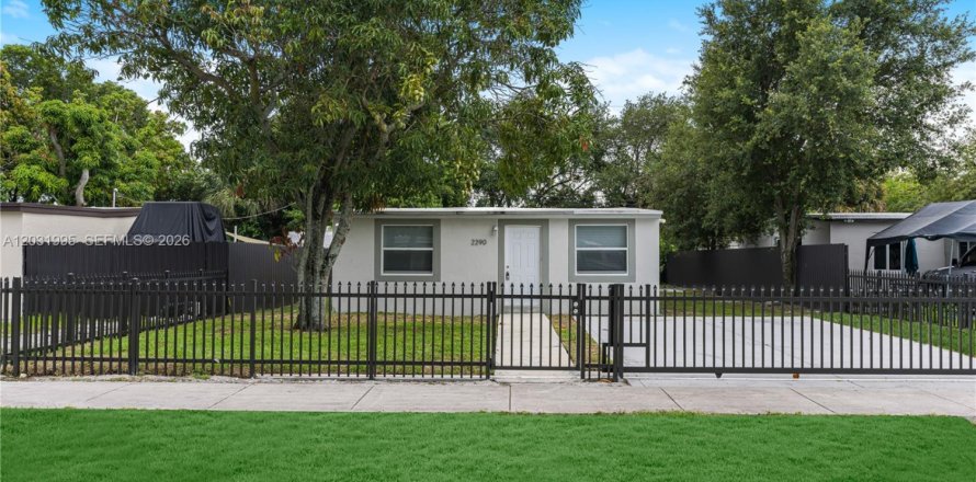Casa en Opa-locka, Florida 4 dormitorios, 75.25 m2 № 2153638