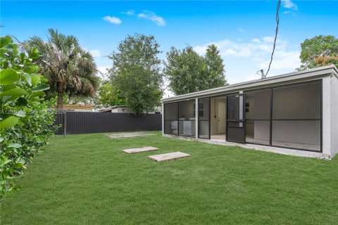 Casa en venta en Opa-locka, Florida, 4 dormitorios, 75.25 m2 № 2153638 - foto 26