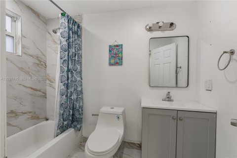 Casa en venta en Opa-locka, Florida, 4 dormitorios, 75.25 m2 № 2153638 - foto 14