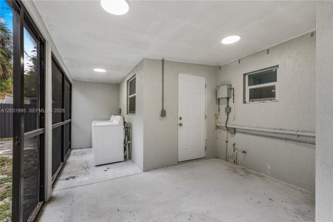 Casa en venta en Opa-locka, Florida, 4 dormitorios, 75.25 m2 № 2153638 - foto 23