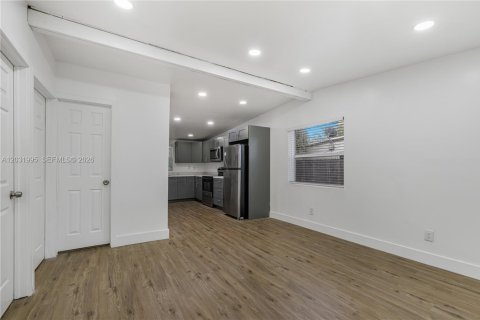 Casa en venta en Opa-locka, Florida, 4 dormitorios, 75.25 m2 № 2153638 - foto 5