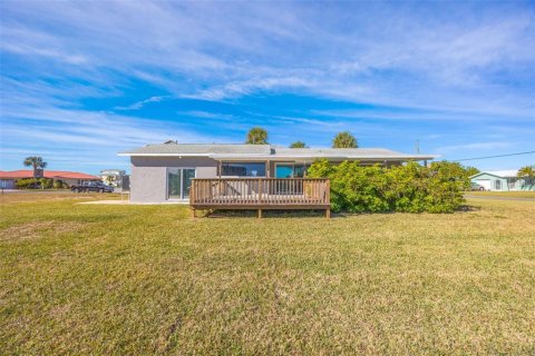 House in Hernando Beach, Florida 3 bedrooms, 131.18 sq.m. № 2103283 - photo 9