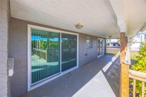 House in Hernando Beach, Florida 3 bedrooms, 131.18 sq.m. № 2103283 - photo 6