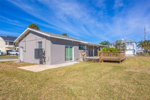 House in Hernando Beach, Florida 3 bedrooms, 131.18 sq.m. № 2103283 - photo 8