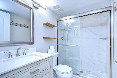 Condo in Tarpon Springs, Florida, 2 bedrooms № 2371400 - photo 24