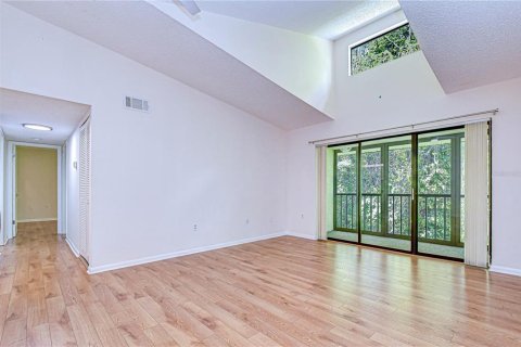 Condo in Tarpon Springs, Florida, 2 bedrooms № 2371400 - photo 12