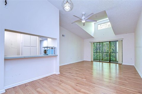 Condo in Tarpon Springs, Florida, 2 bedrooms № 2371400 - photo 8