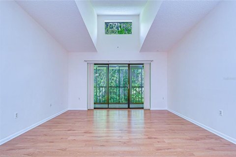 Condo in Tarpon Springs, Florida, 2 bedrooms № 2371400 - photo 10