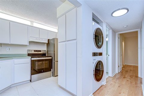 Condo in Tarpon Springs, Florida, 2 bedrooms № 2371400 - photo 14