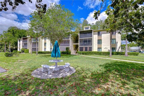 Condo in Tarpon Springs, Florida, 2 bedrooms № 2371400 - photo 30