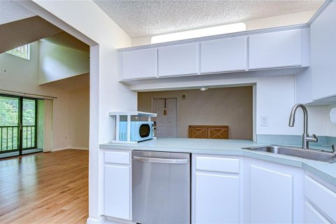 Condo in Tarpon Springs, Florida, 2 bedrooms № 2371400 - photo 17