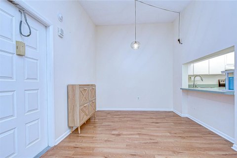 Condo in Tarpon Springs, Florida, 2 bedrooms № 2371400 - photo 5