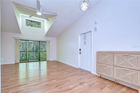 Condo in Tarpon Springs, Florida, 2 bedrooms № 2371400 - photo 9