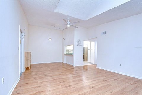Condo in Tarpon Springs, Florida, 2 bedrooms № 2371400 - photo 13