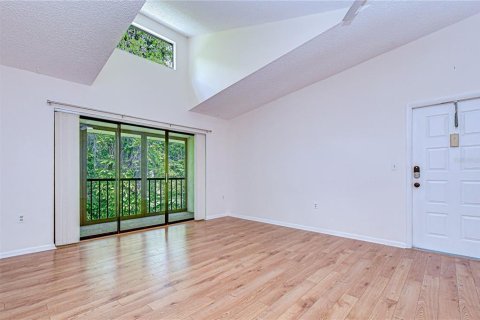 Condo in Tarpon Springs, Florida, 2 bedrooms № 2371400 - photo 11