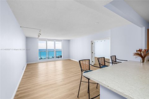 Condominio en venta en Miami Beach, Florida, 3 dormitorios, 172.8 m2 № 1737743 - foto 12
