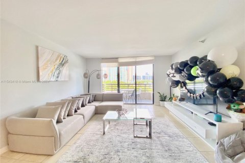 Copropriété à vendre à Aventura, Floride: 2 chambres, 105.63 m2 № 1985211 - photo 11