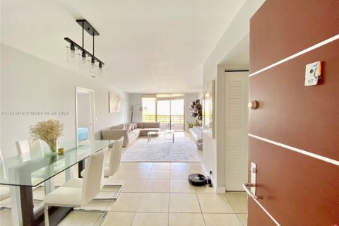 Copropriété à vendre à Aventura, Floride: 2 chambres, 105.63 m2 № 1985211 - photo 22