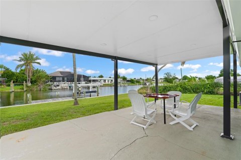 Villa ou maison à vendre à Port Charlotte, Floride: 3 chambres, 140.47 m2 № 2196538 - photo 2